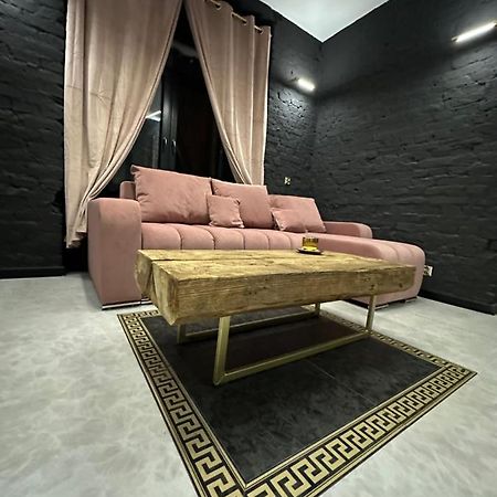 Darkhouse Versace Pink Лодзь Екстер'єр фото