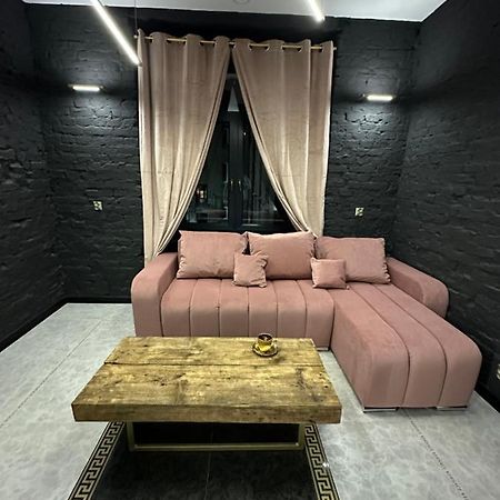 Darkhouse Versace Pink Лодзь Екстер'єр фото