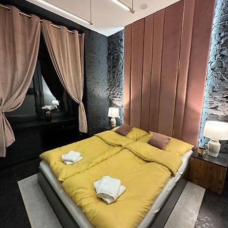 Darkhouse Versace Pink Лодзь Екстер'єр фото