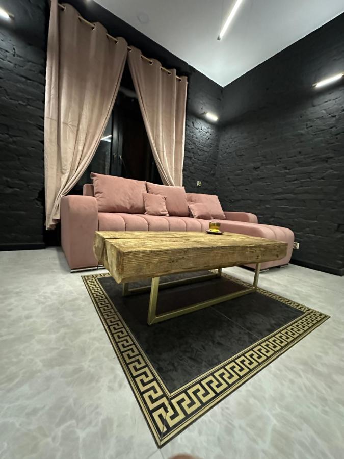 Darkhouse Versace Pink Лодзь Екстер'єр фото