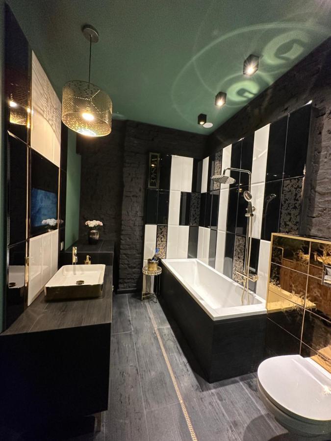 Darkhouse Versace Pink Лодзь Екстер'єр фото