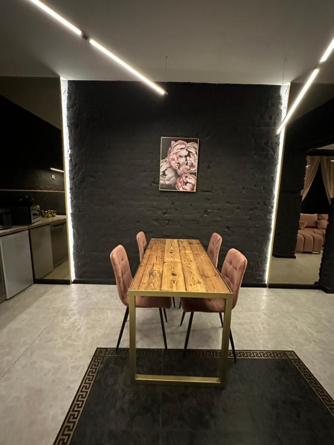 Darkhouse Versace Pink Лодзь Екстер'єр фото