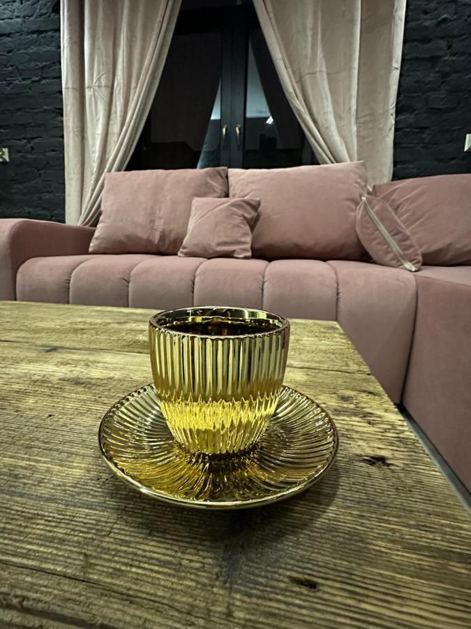 Darkhouse Versace Pink Лодзь Екстер'єр фото